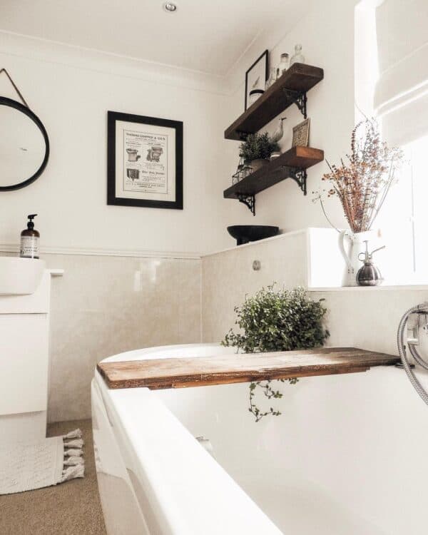 17 Bathtub Ledge Ideas for a More Functional Bathroom