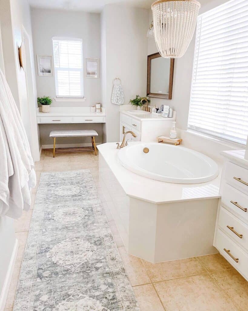 17 Bathtub Ledge Ideas for a More Functional Bathroom