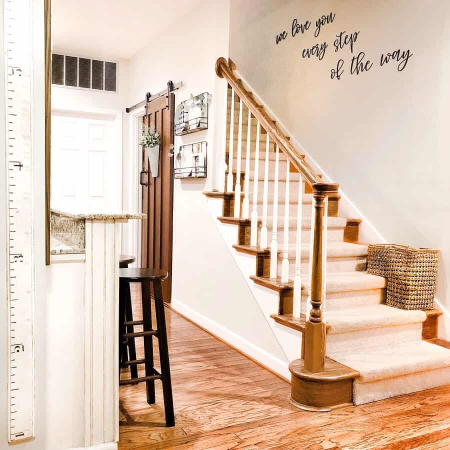 26 Stylish Tips on How to Decorate the Wall Going Up the Stairs