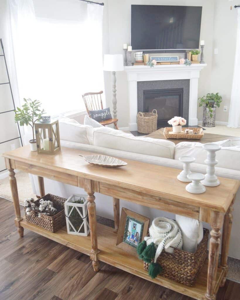 33 Farmhouse Sofa Table Décor Ideas with Striking Details