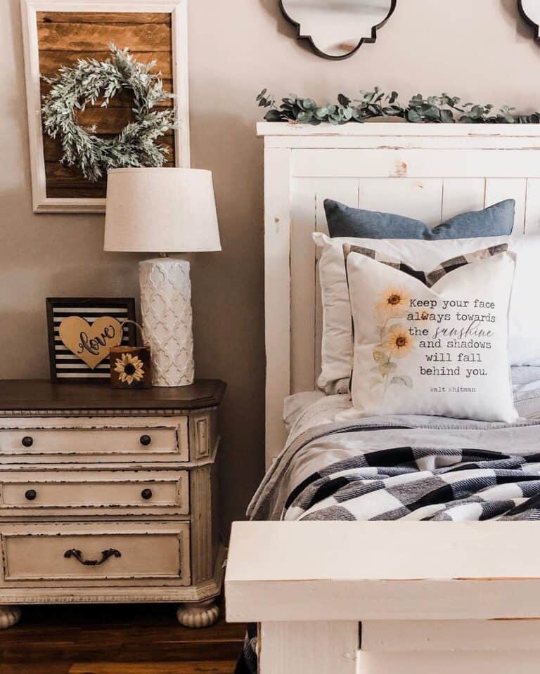 White Arabesque Pattern Bedroom Lamp
