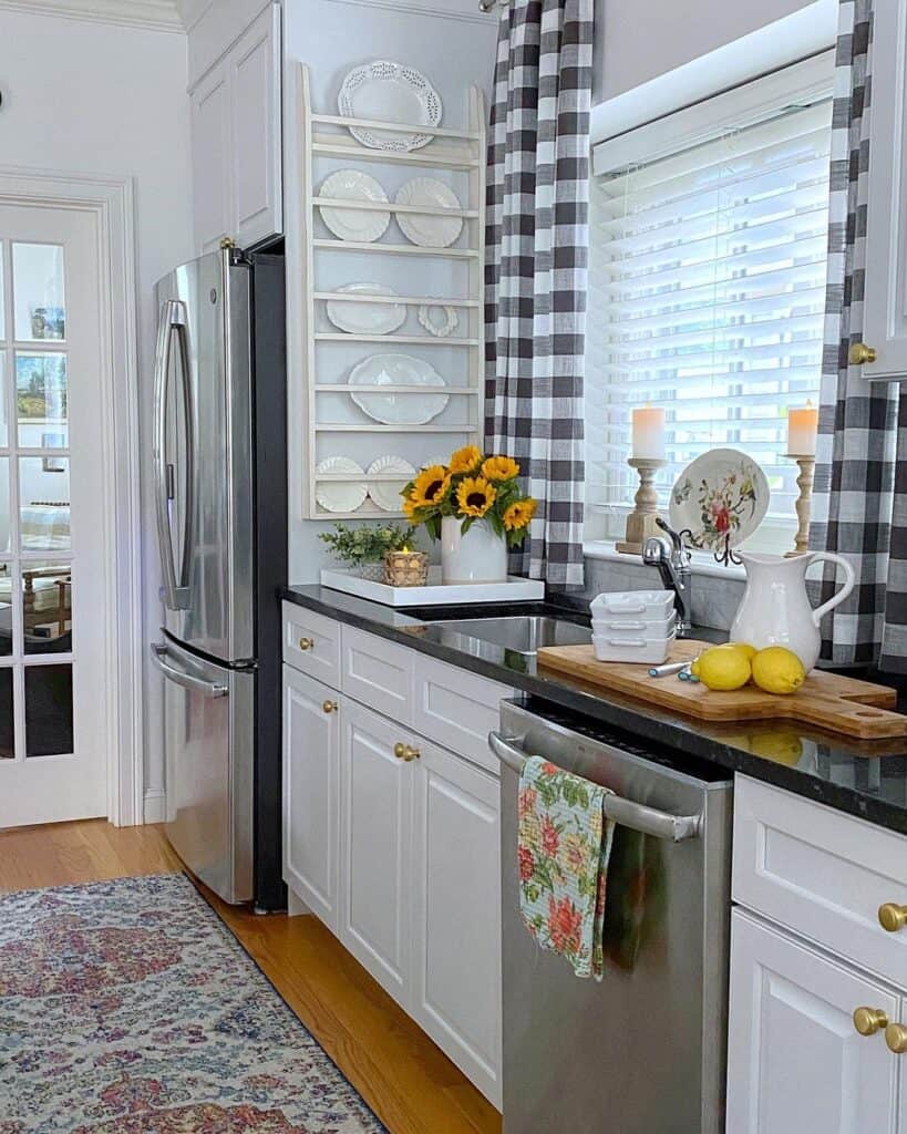 Plaid Curtains and Sunflower Kitchen Décor Ideas