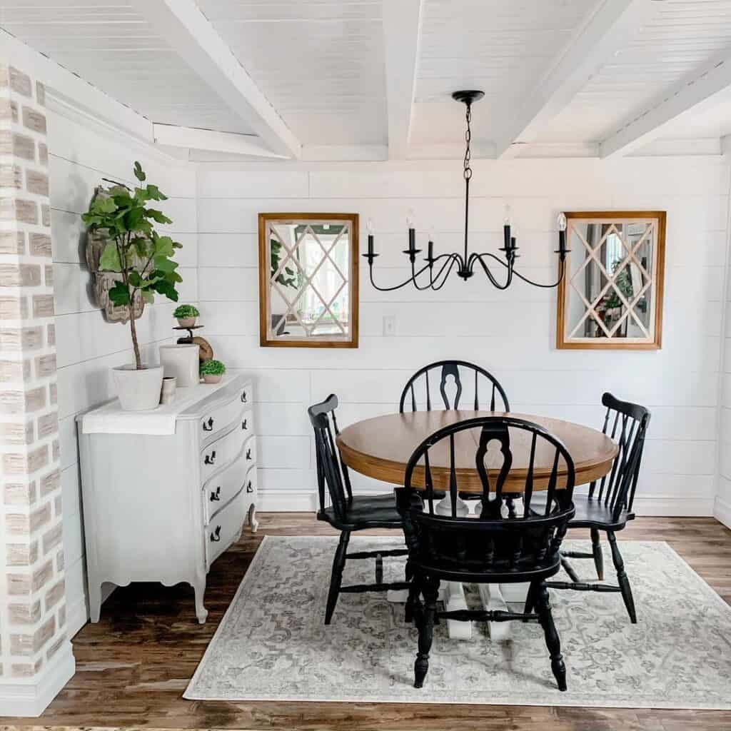 27 Rugs Under Round Tables to Add a Wow Factor in your Dining Room