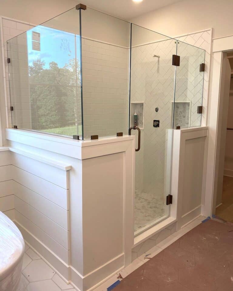 Corner Shower with White Shower Niche Pencil Trim