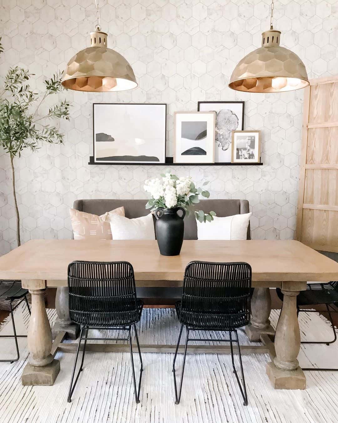 27 Farmhouse Dining Room Gallery Wall Ideas to Showcase Your Personal Style