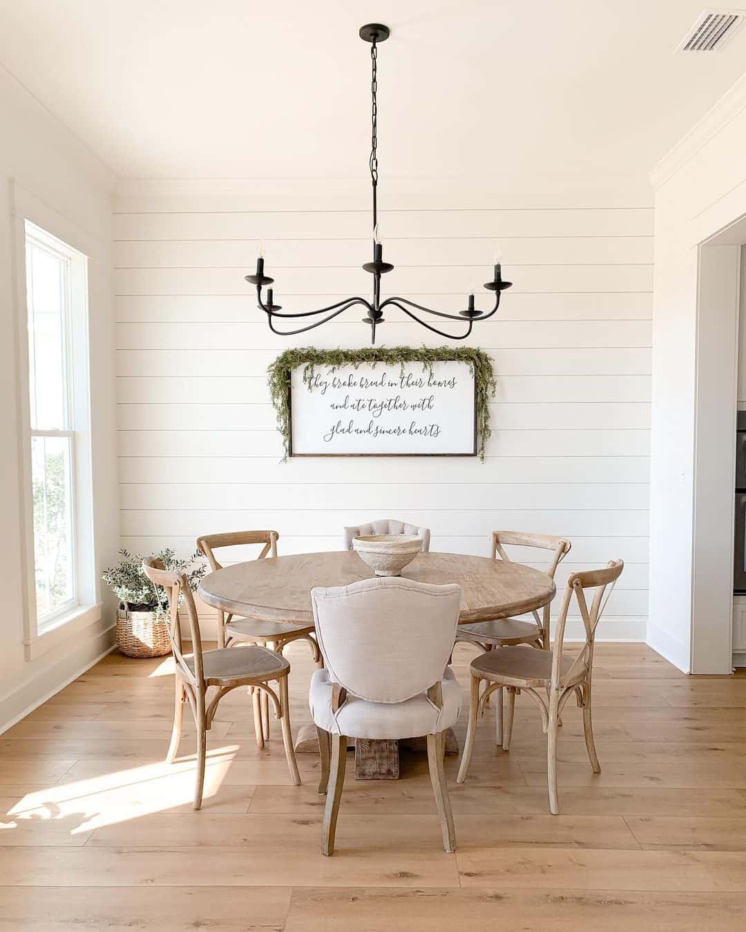 Why Round Dining Table May Work In Your Space (31 Examples)