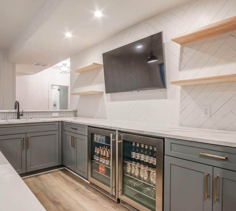 U-shaped Basement Wet Bar with Gray Cabinets