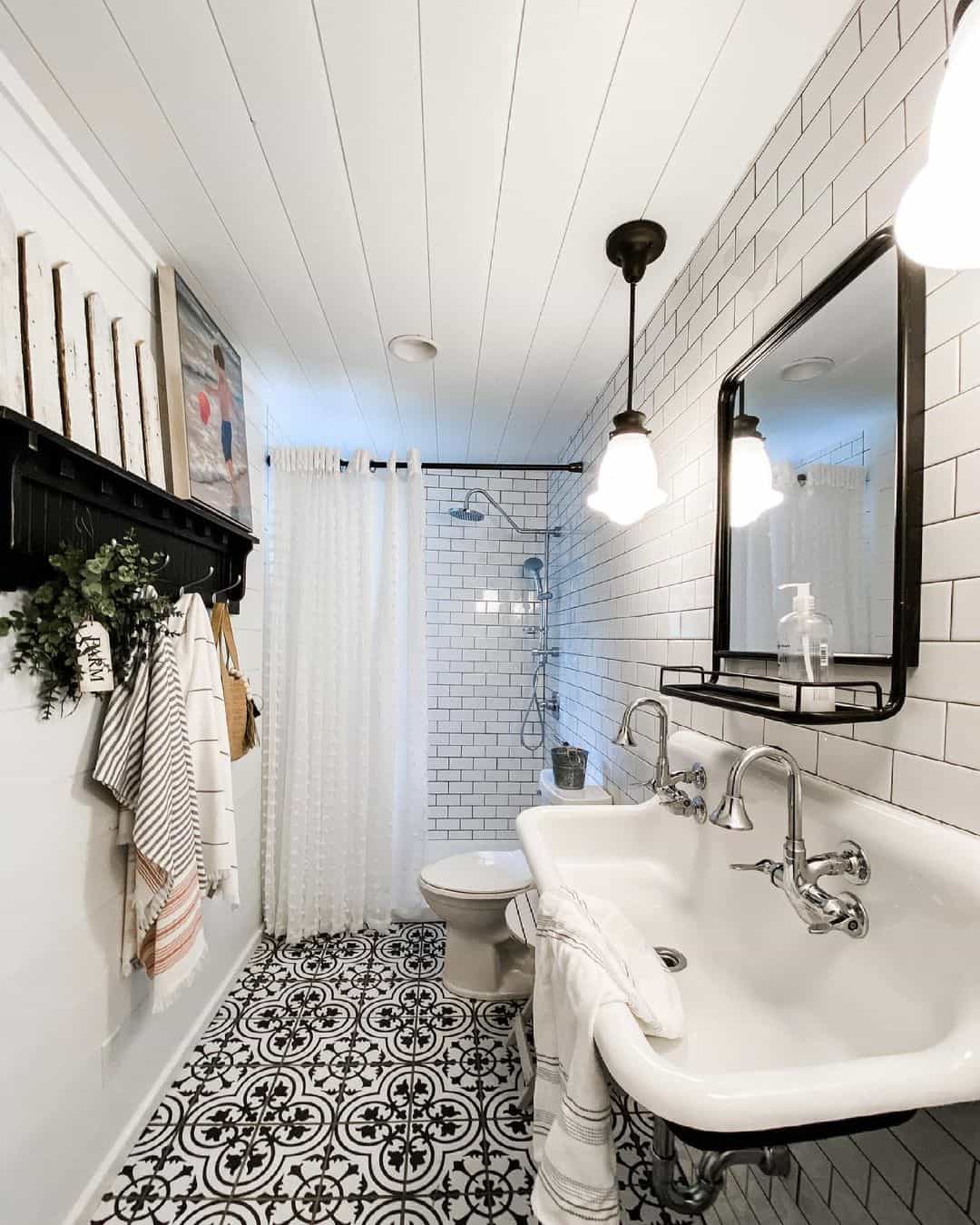 34 Black and White Tile Bathrooms for Monochromatic Goodness