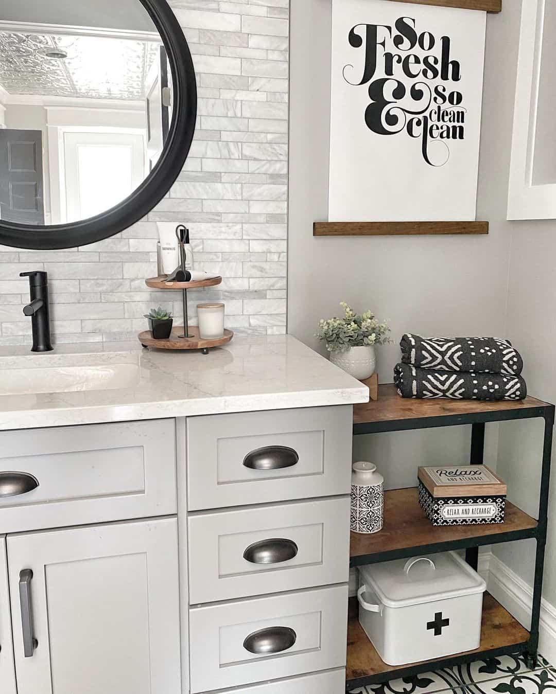 Black Frame Round Bathroom Mirror - Soul & Lane