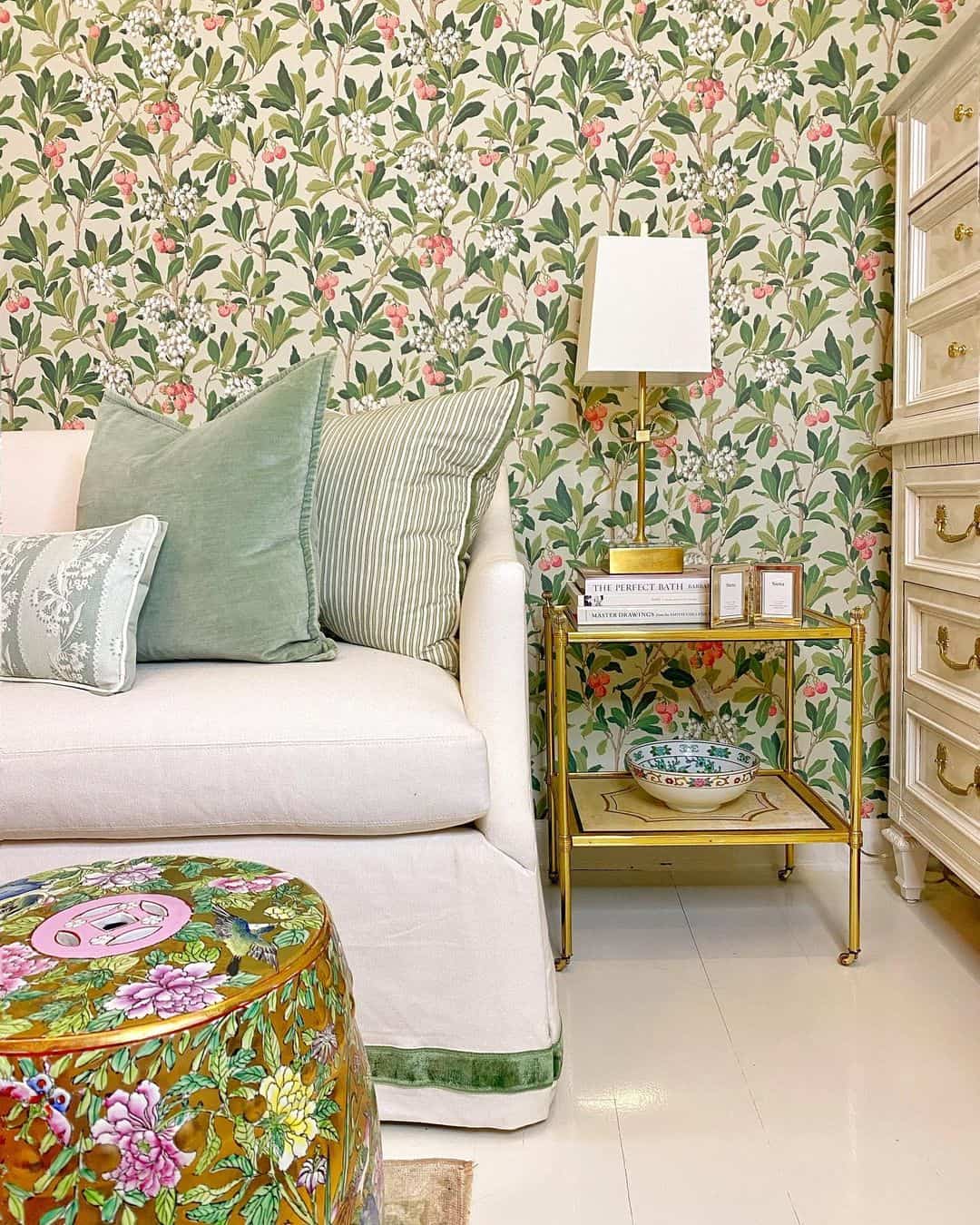 21 Gold Living Room Decor Ideas for Extra Glitz and Glamour