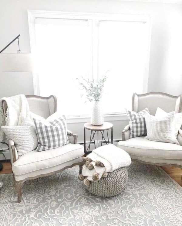 28 White Living Room Chairs for an Elegant Chic Vibe
