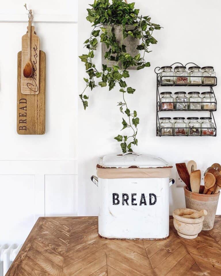 Black Metal Hanging Spice Rack
