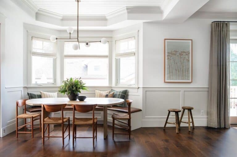Dining Room with Oval Dining Table