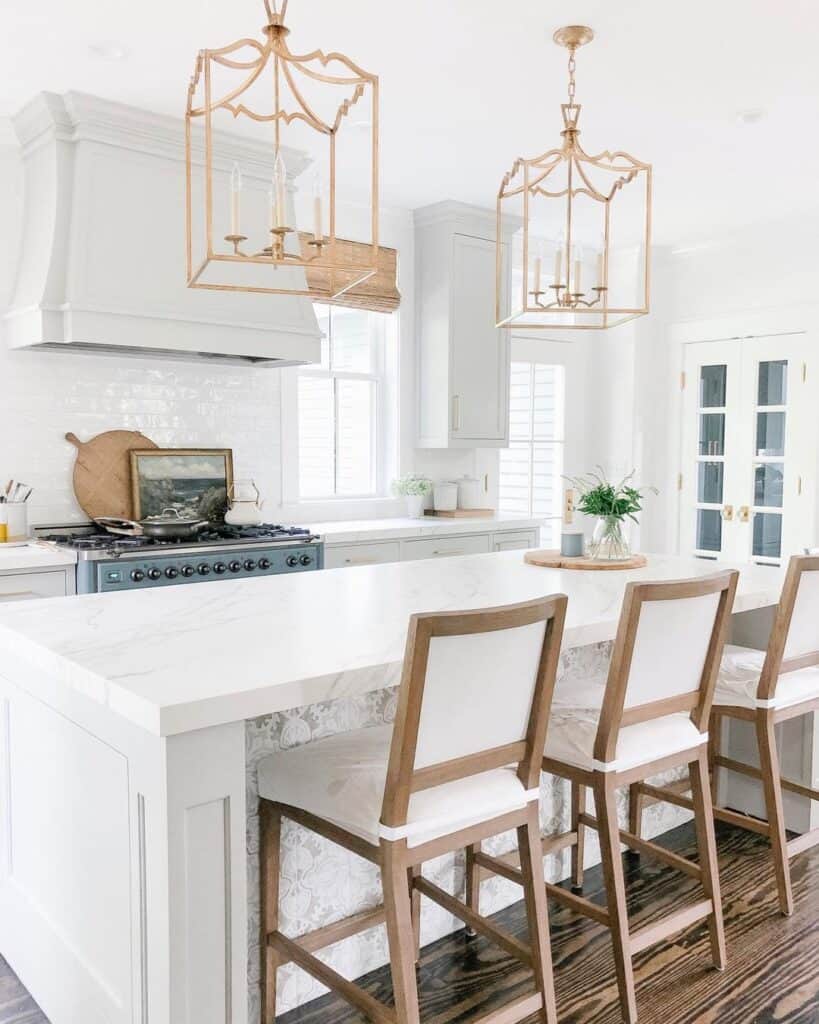 Glazed White Staggered Tile Backsplash