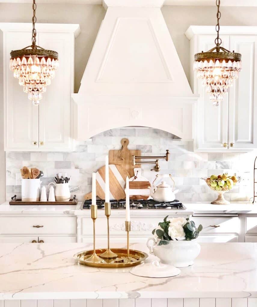 Kitchen Backsplash with Staggered Tiles