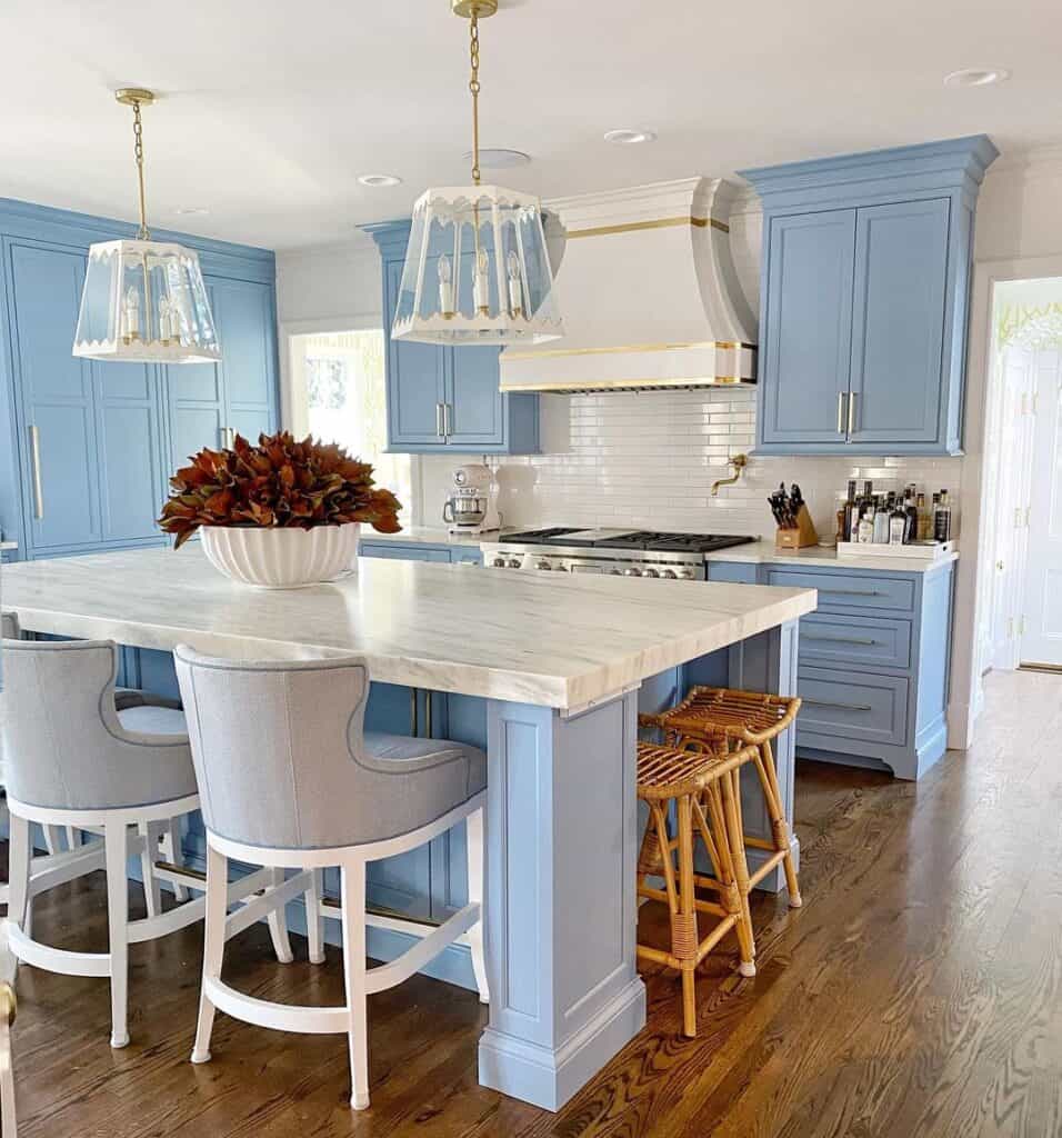 Modern Farmhouse Kitchen with White Backsplash