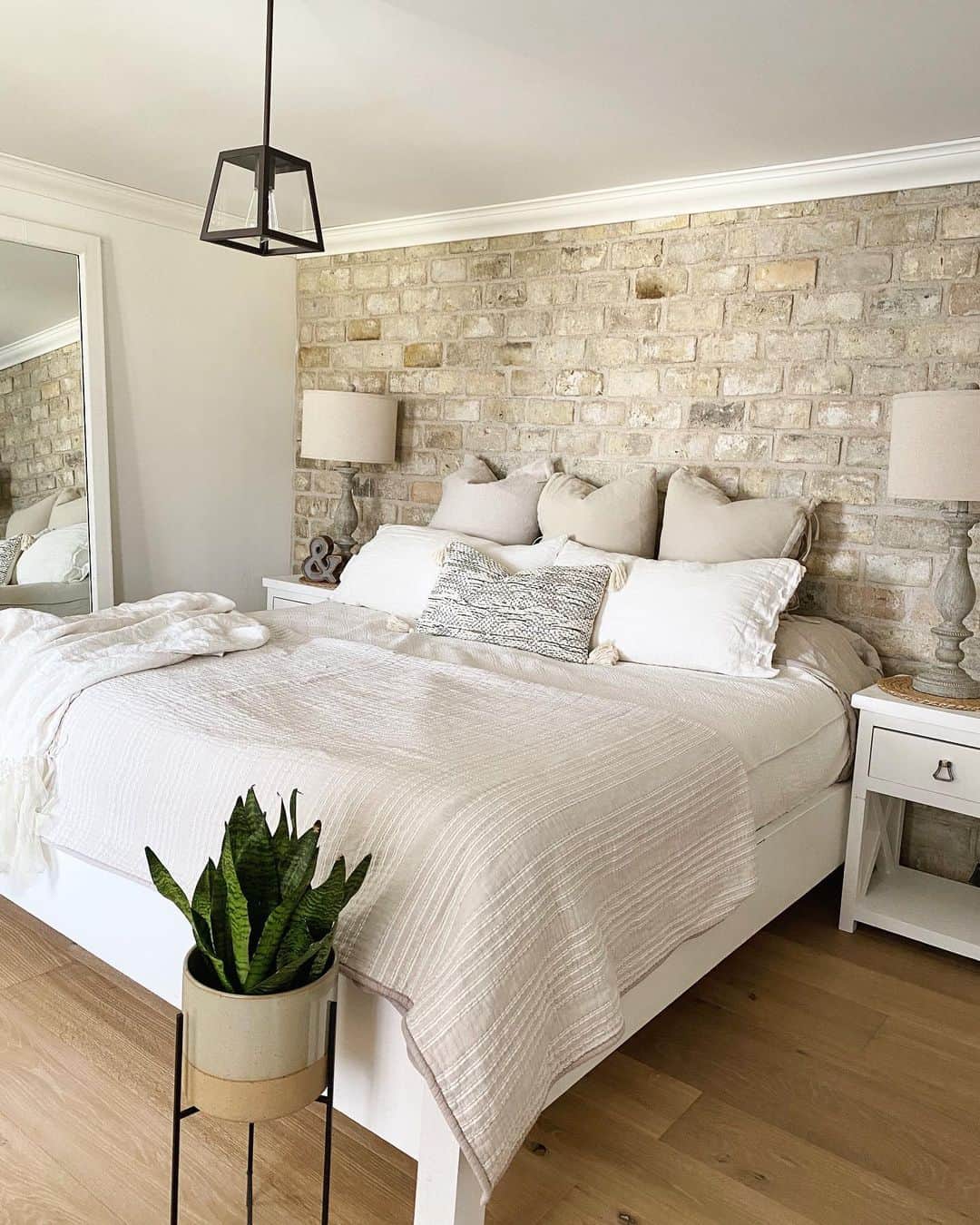 28 Bedroom Floor Mirror Ideas to Ginger Up a Dull Space