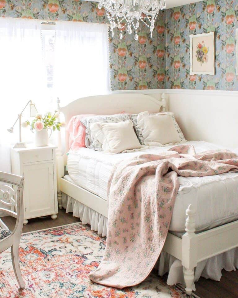 Farmhouse Girl's Bedroom Wallpaper