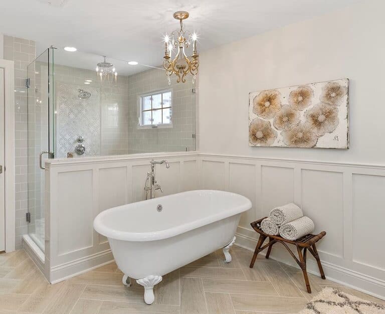 White Roll Top Claw Foot Bathtub