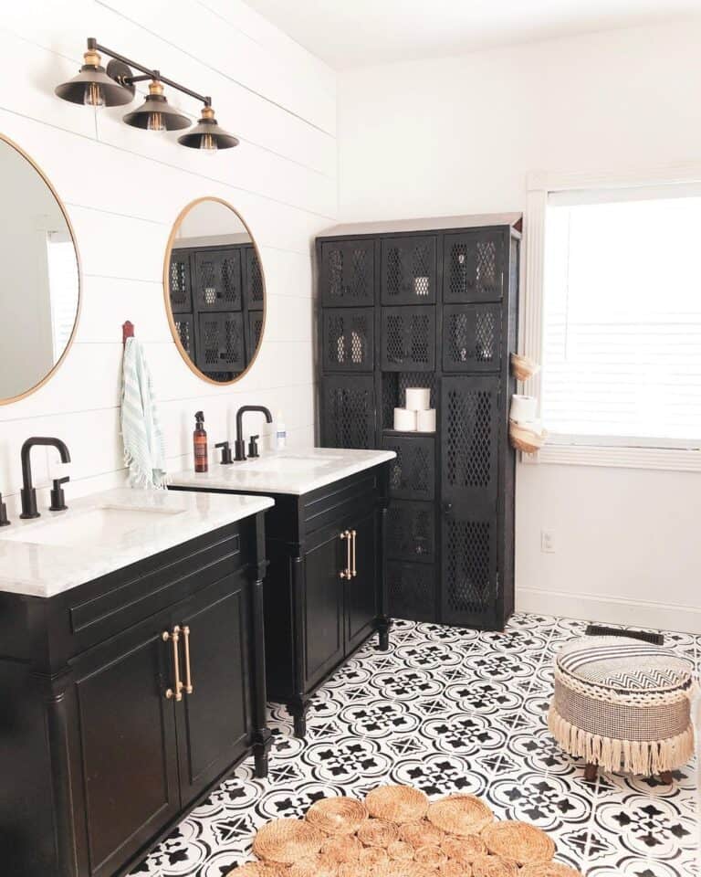 Shiplap Bathroom Black
