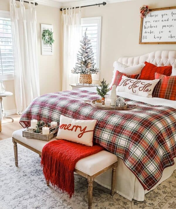 21 Cheery Christmas Quilts for a Festive Mood