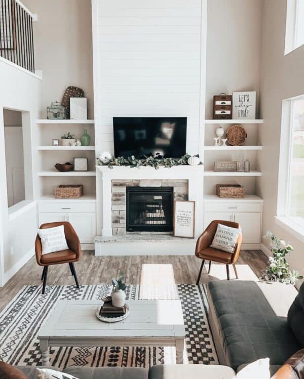 18 Elegant Farmhouse TV Over White Fireplace Ideas