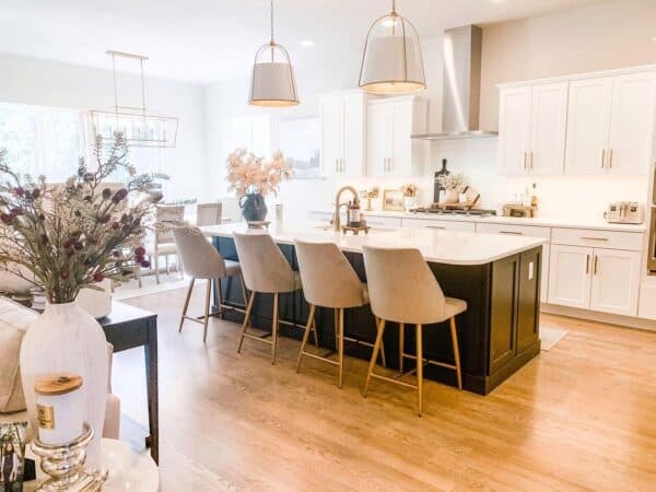 28 White and Gold Kitchen Pendant Light Ideas for a Sizzling Home
