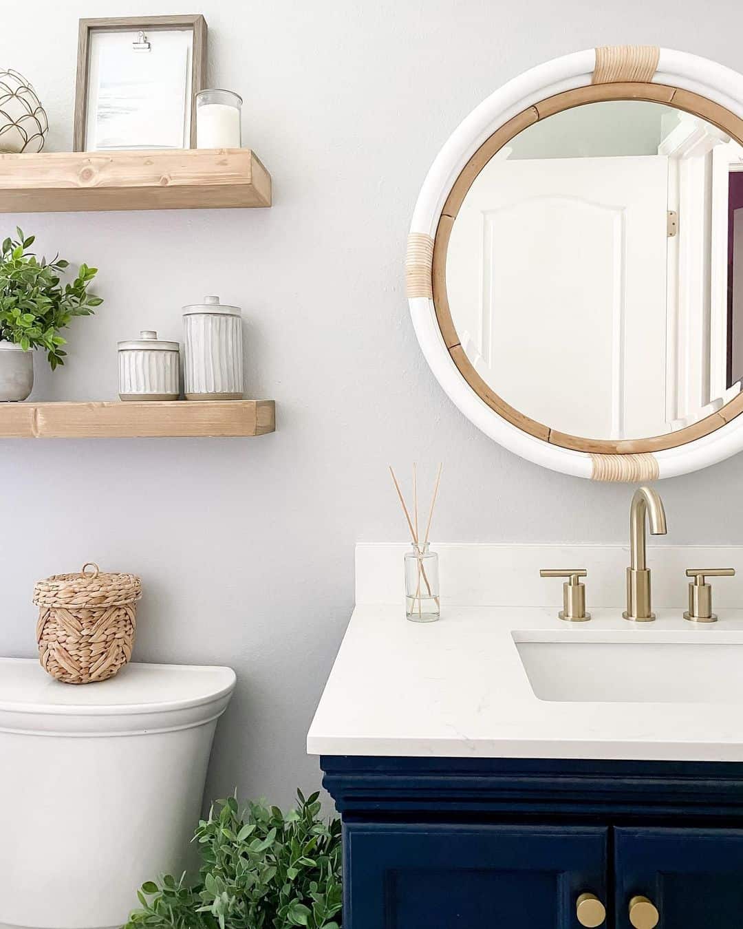 27 Exquisite Farmhouse Half Bath Ideas That Go Big on Style