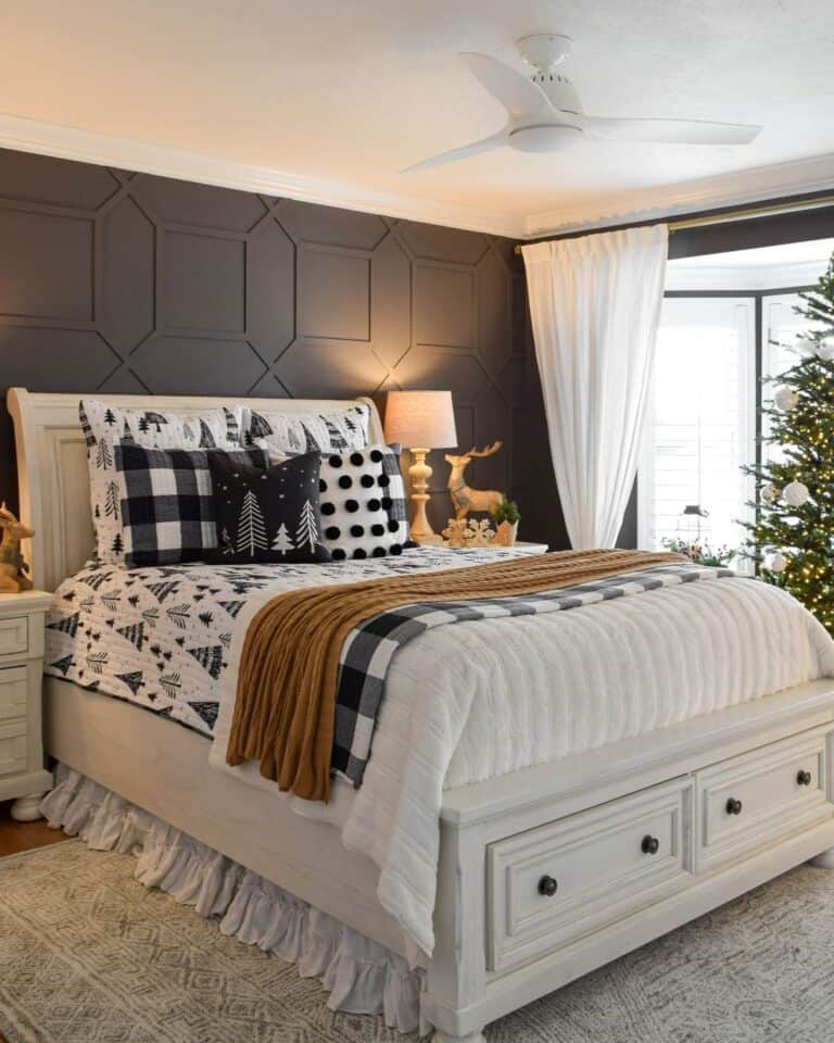 Queen Christmas Bedding With Matte Black Wall