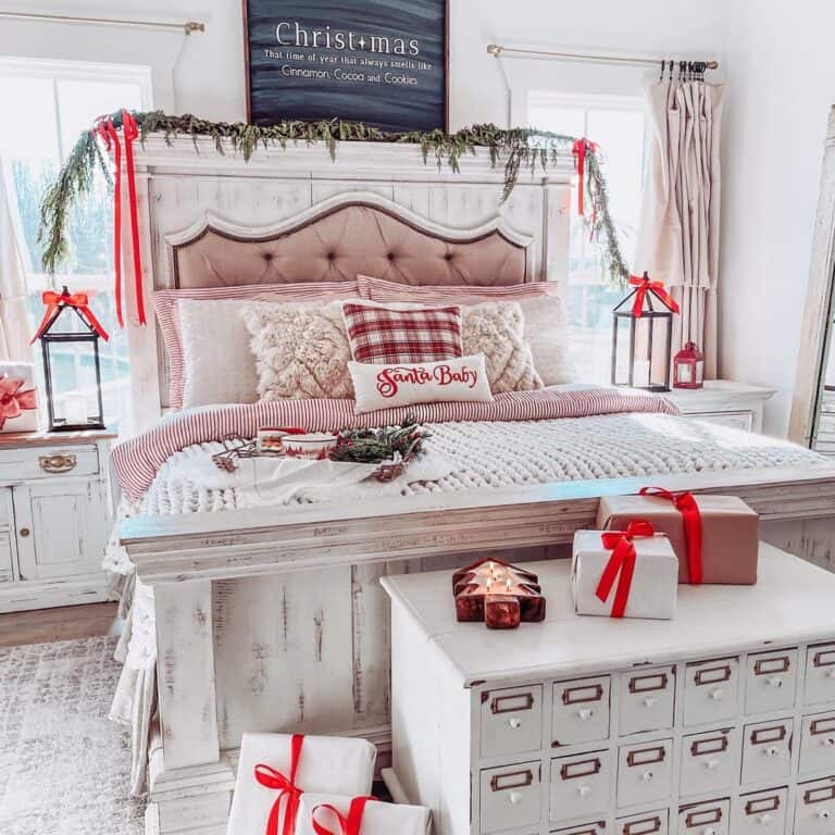 Queen Christmas Bedding With Seasonal Accents