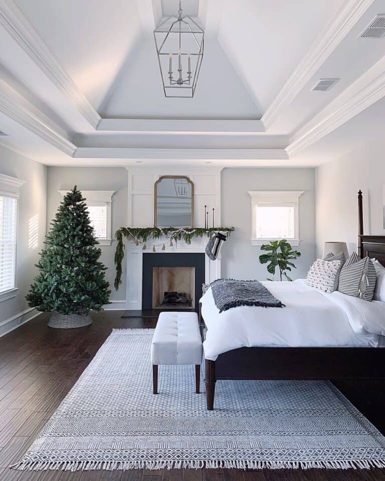 Simple Christmas Bedroom Décor
