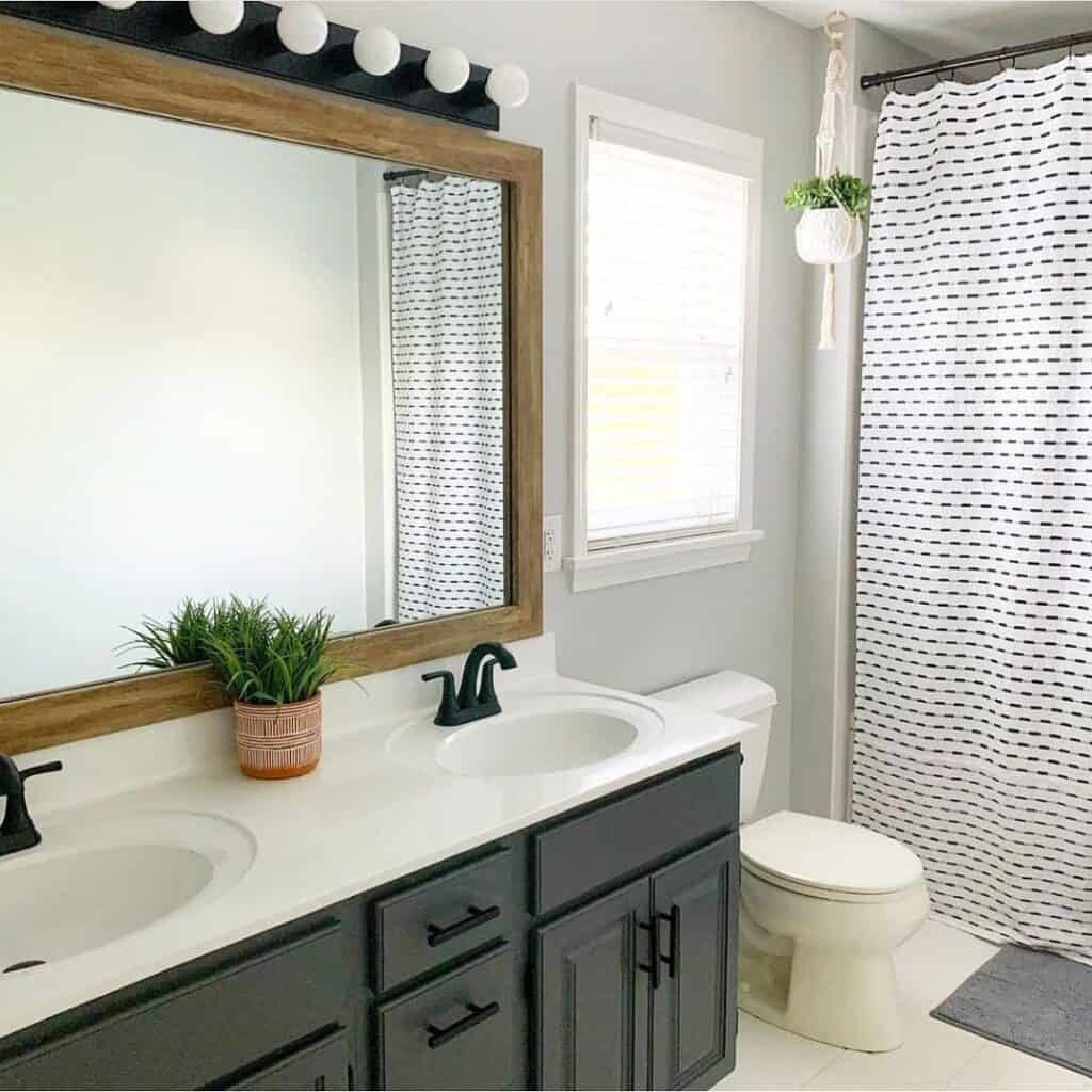 37 Rectangular Bathroom Mirrors That Radiate Brightness