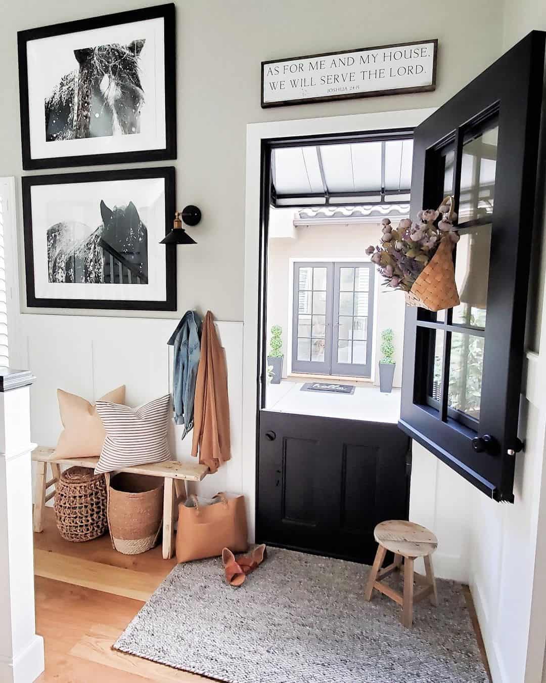 Black Framed Decor for Entryway: Elegant Entryway Design Ideas