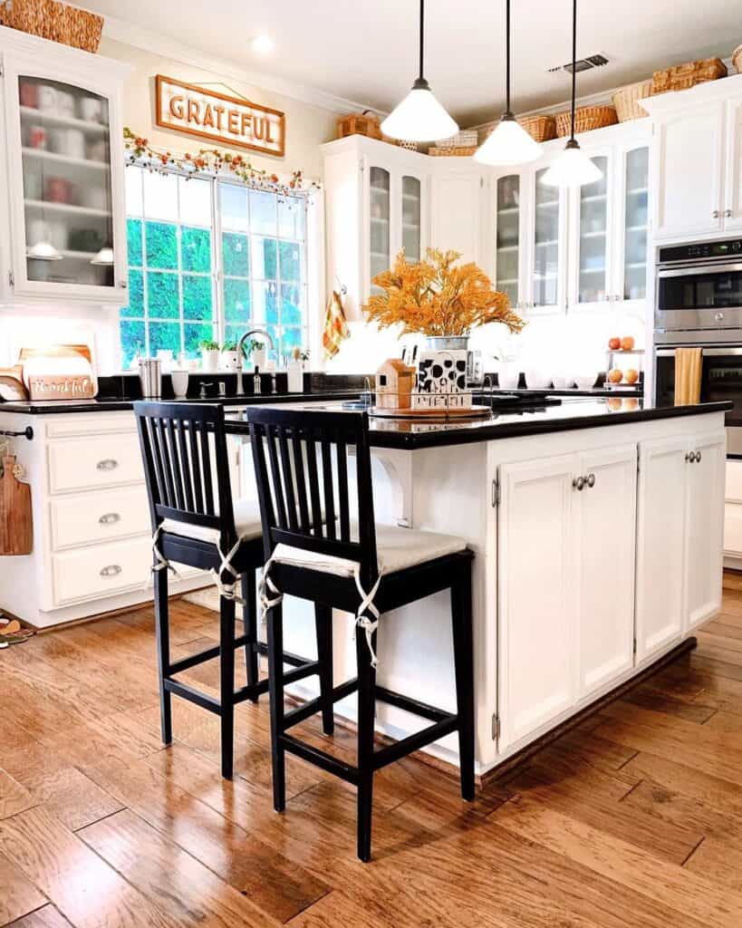 Black and White Stools in Seasonal Kitchen