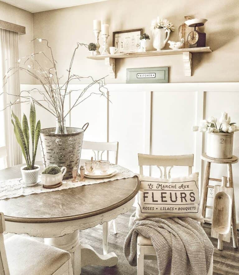 Cozy Farmhouse Style Kitchen Breakfast Nook