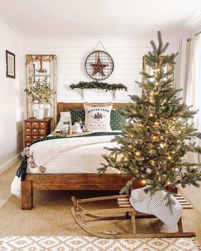 Green and White Christmas Bedspread