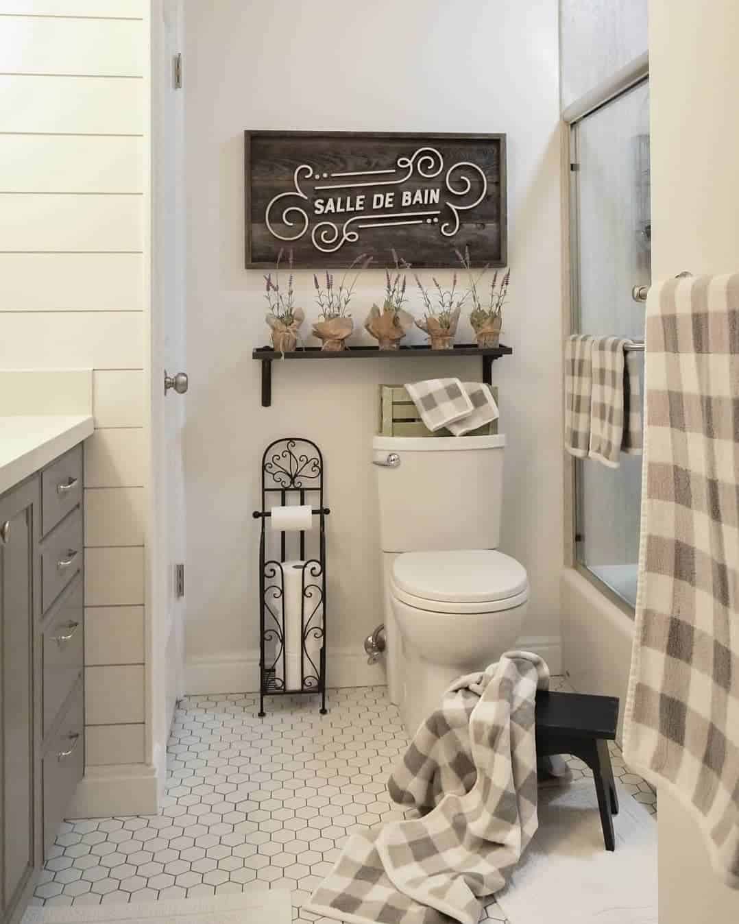 24 Toilet Next to Bathtub Ideas to Maximize Your Bathroom