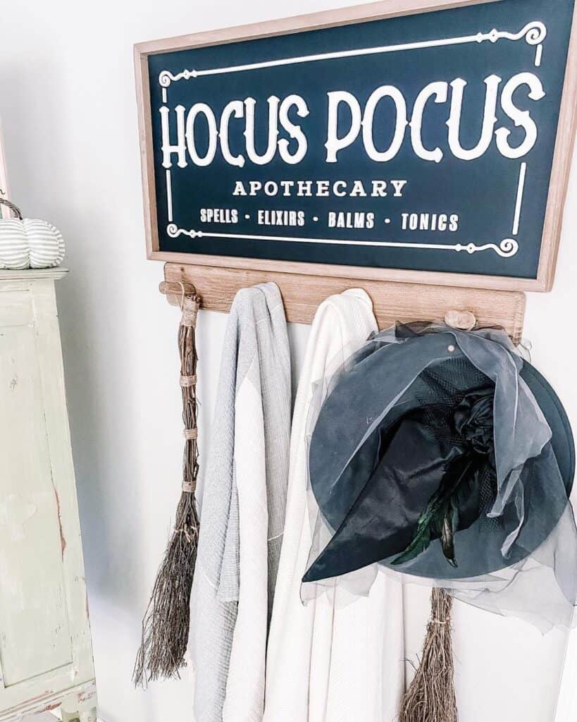 36 Fun Halloween Witch Decor Ideas to Dress Up Your Home