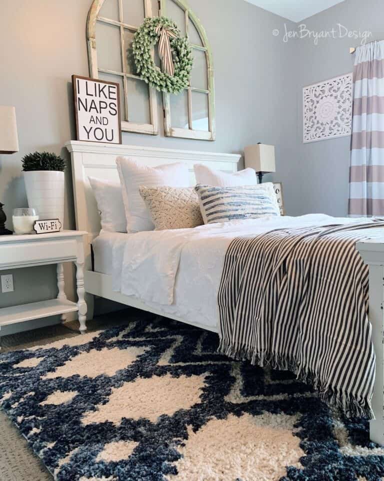 Black and White Area Rug for a Bedroom