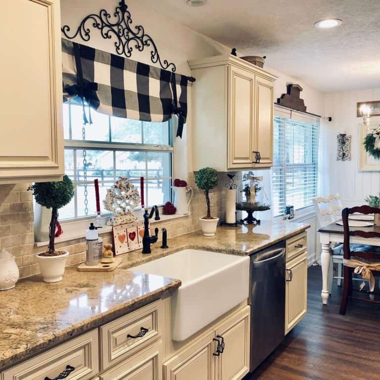 14 Incredible Black and White Kitchen Curtains You Need