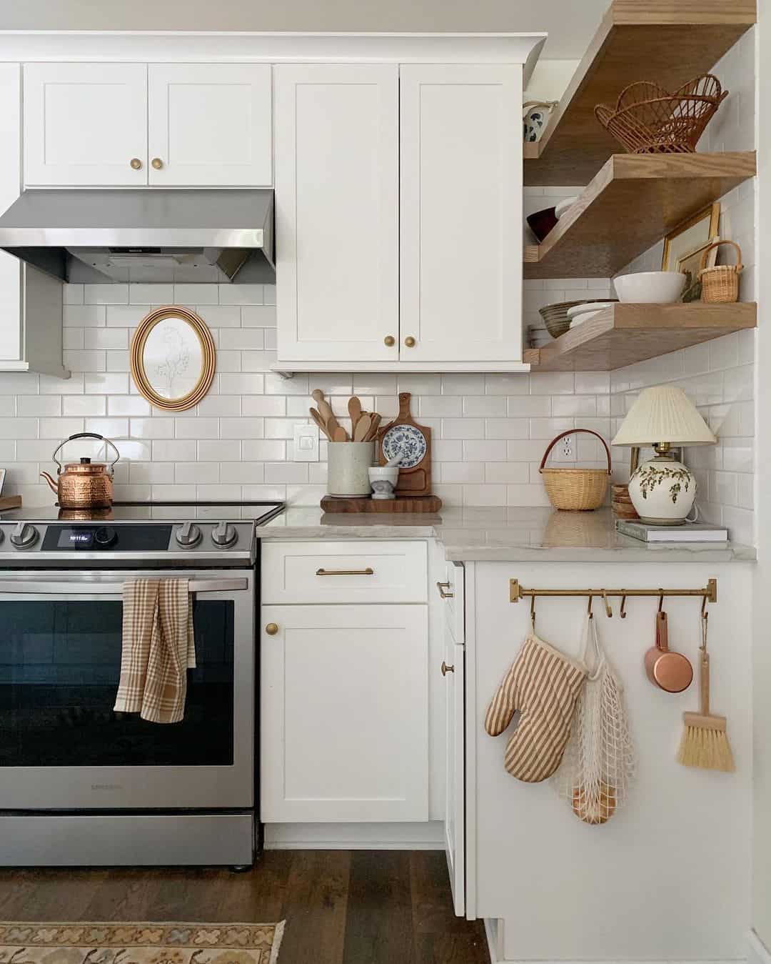 30 Brass Hardware Rooms That Are Absolutely Glowing