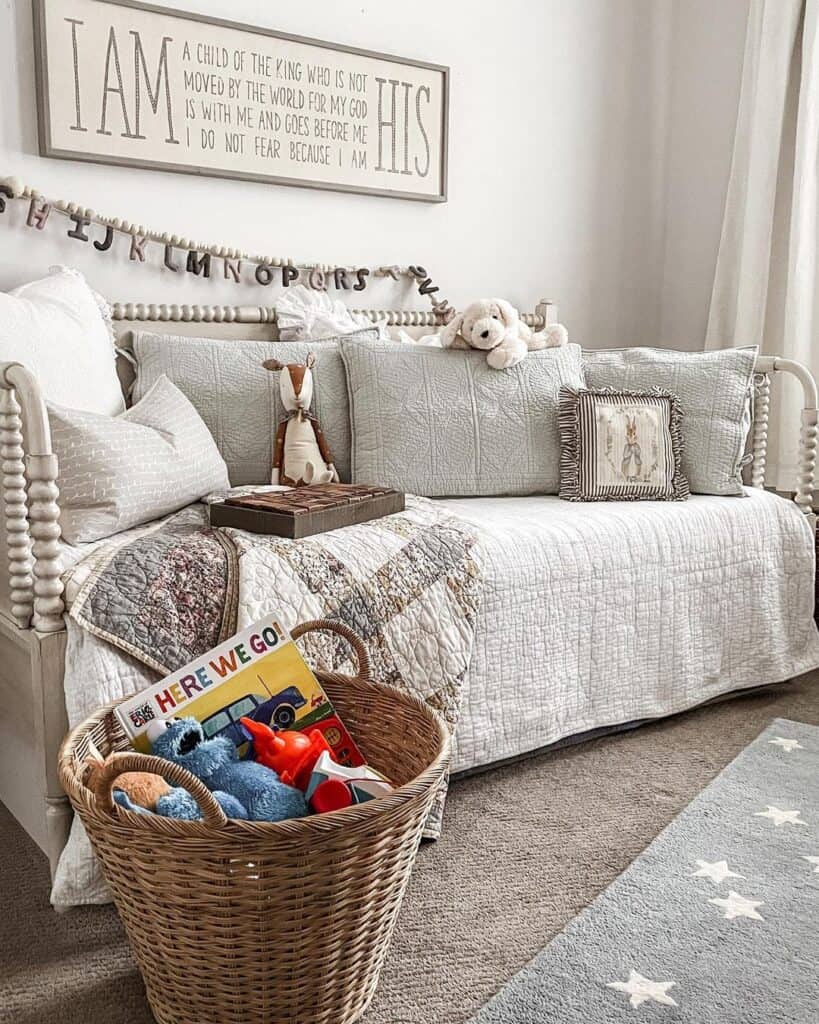Decorative Neutral Daybed Ideas for Nursery