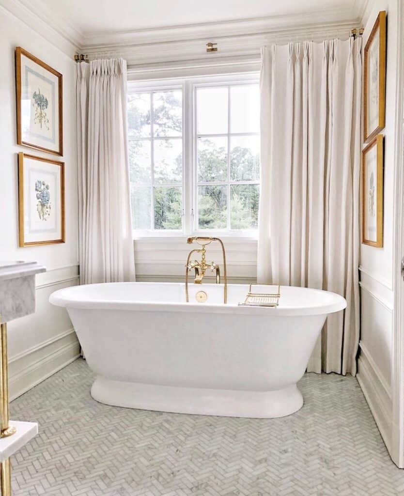 Decorative Wainscoting Bathroom with Soaker Tub