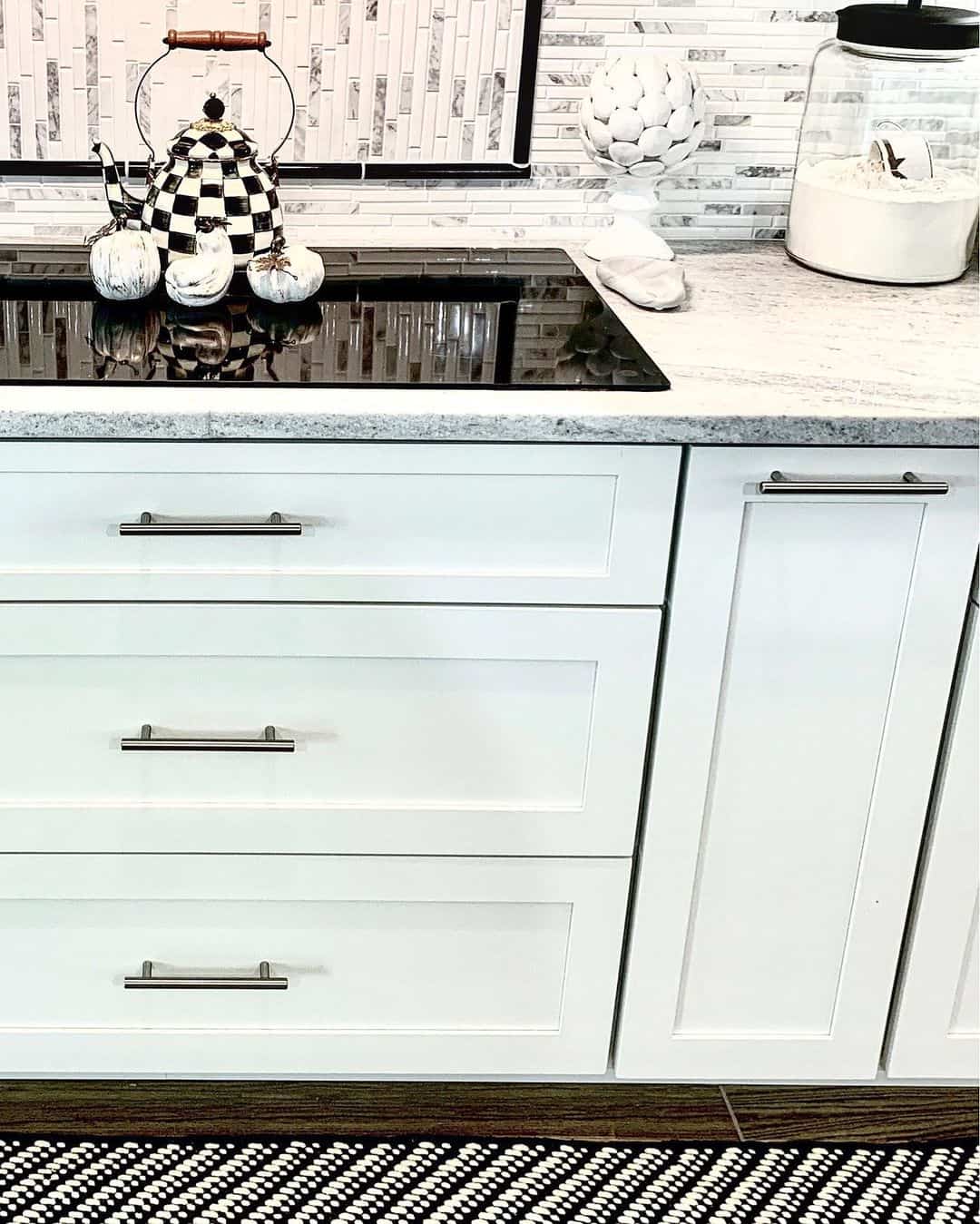 Farmhouse Kitchen with Black and White Decor Soul & Lane