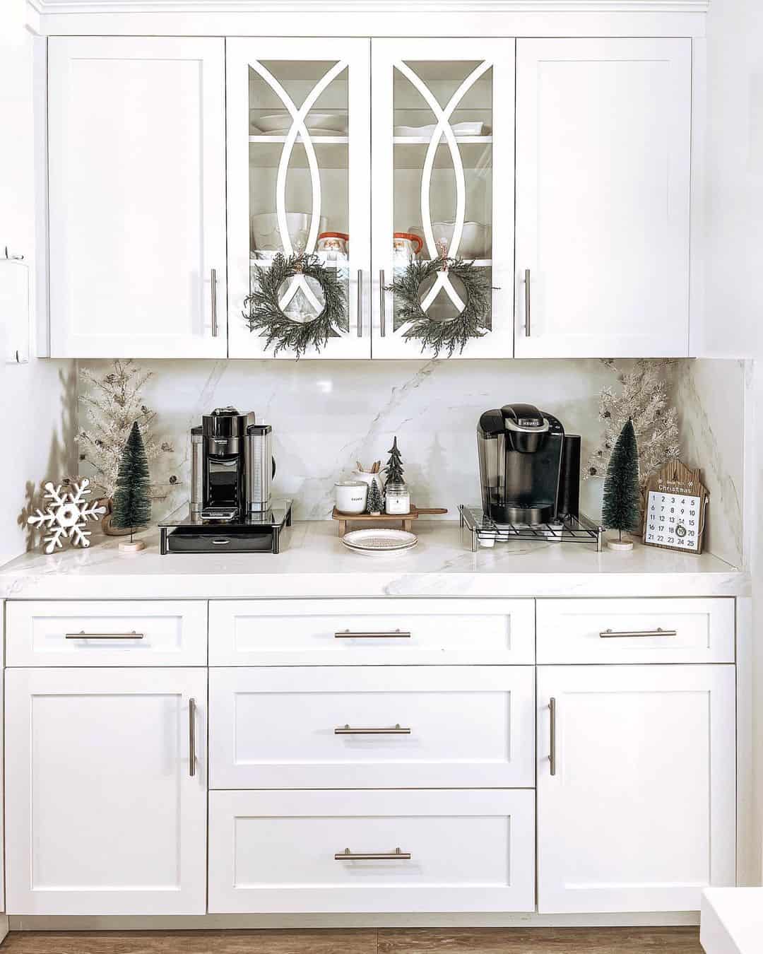 https://www.soulandlane.com/wp-content/uploads/2022/09/Festive-Coffee-Station-in-White-Kitchen.jpg