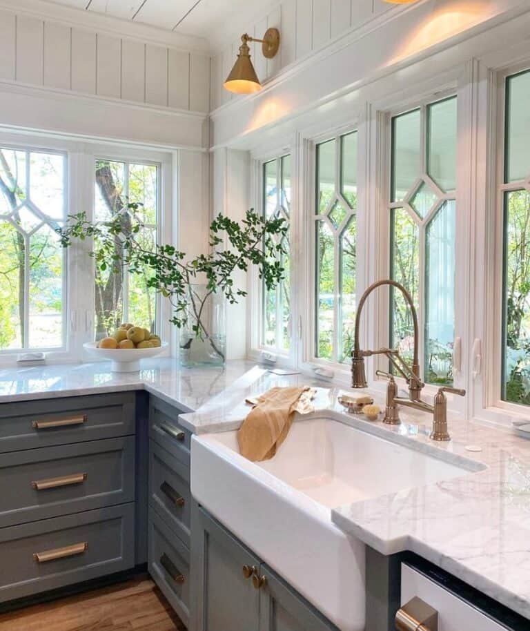 Gold Sink Faucet with Sprayer