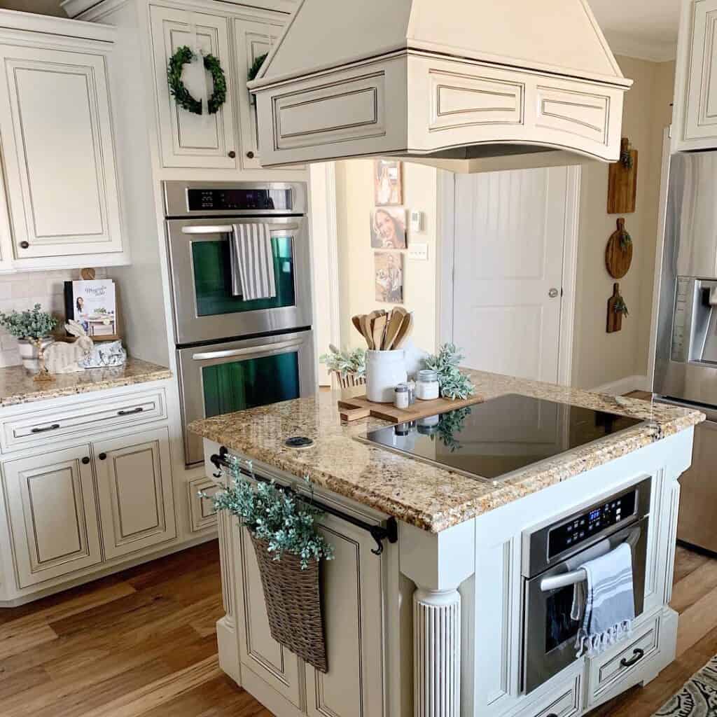 Kitchen with Microwave in the Island