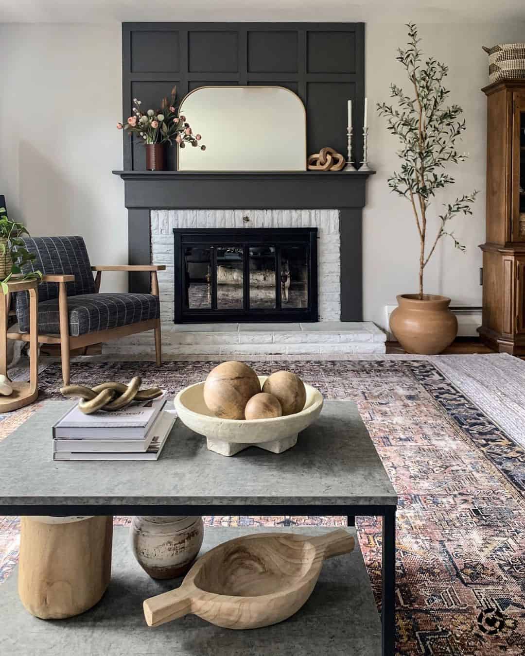 27 Irresistible Black Fireplace Mantel Ideas to Impress Guests