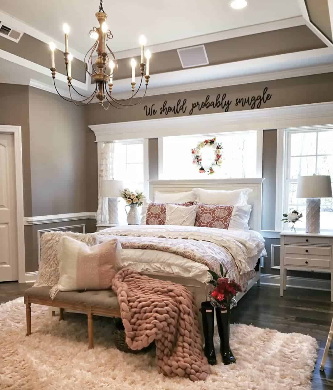 20 Vaulted Ceiling Bedroom Ideas To Elevate Your Style