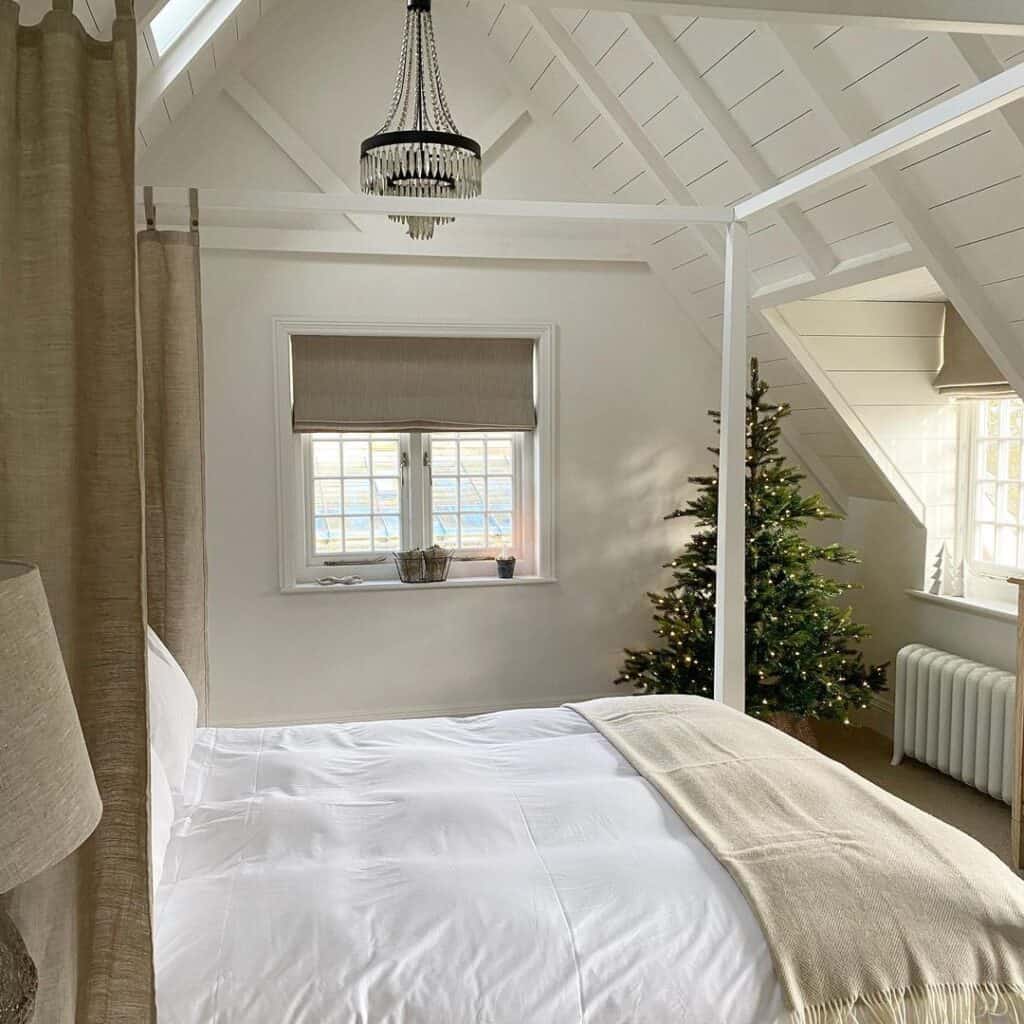 Vaulted Ceiling with Four Poster Bed